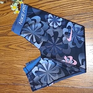 Nike Athletic Pants / Capris